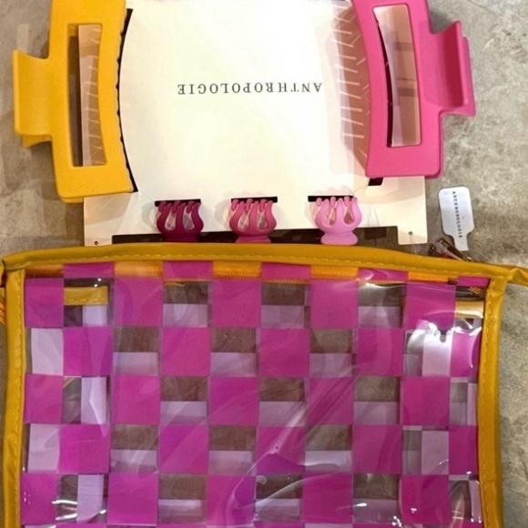 Anthropologie Marcus Adler Y2K Claw Hair Clips, Set of 8 - Picture 4 of 9